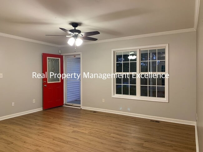 Building Photo - Pretty Renovated Ranch w/Screened Porch, L...