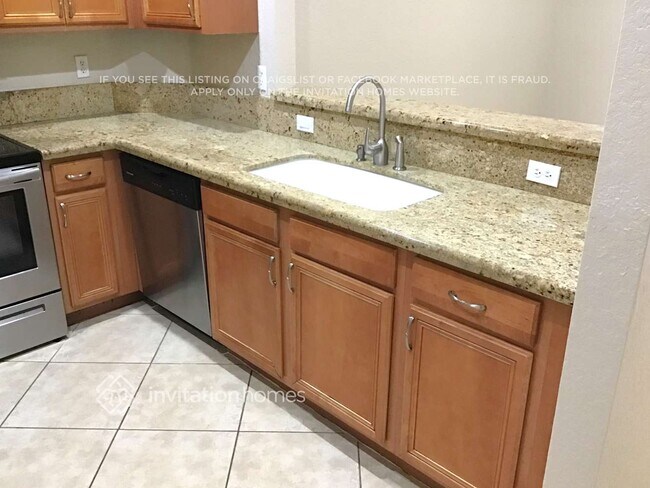 Foto del edificio - 5817 Hampton Hills Blvd