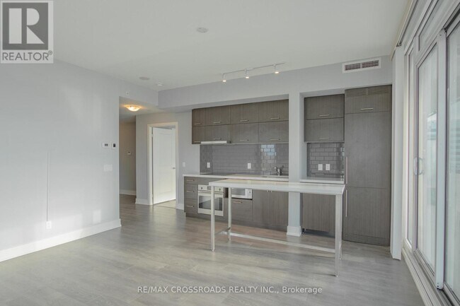 Photo du bâtiment - 8081 Birchmount Rd