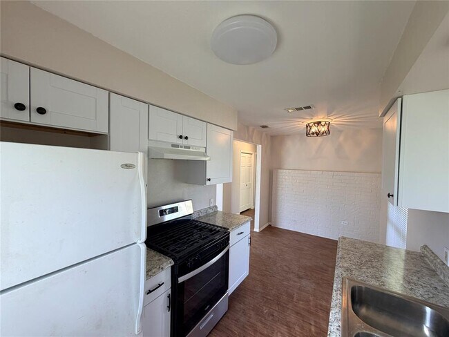 Foto del edificio - 8520 Woodstone Dr