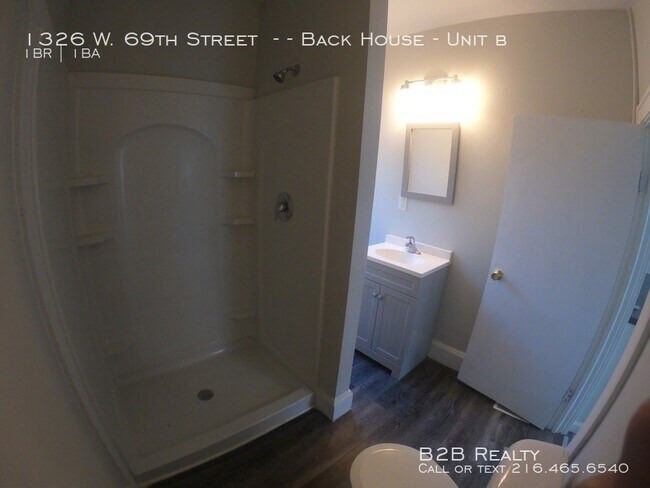 Foto del edificio - 1 Free month with a 13 month Lease!