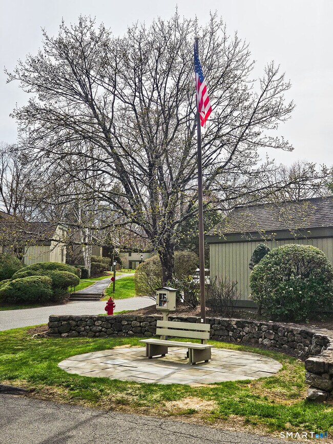 Foto del edificio - 2 Heritage Circle