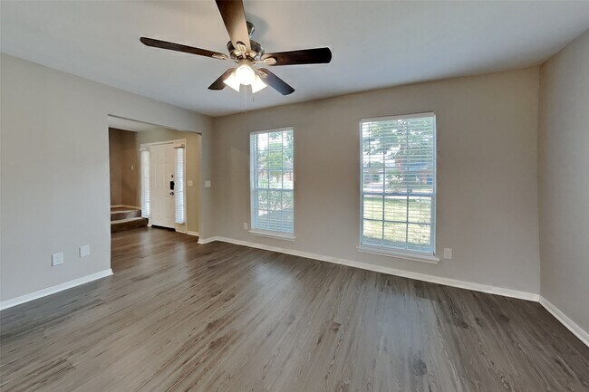 Foto del edificio - 1031 Cascade Creek Dr