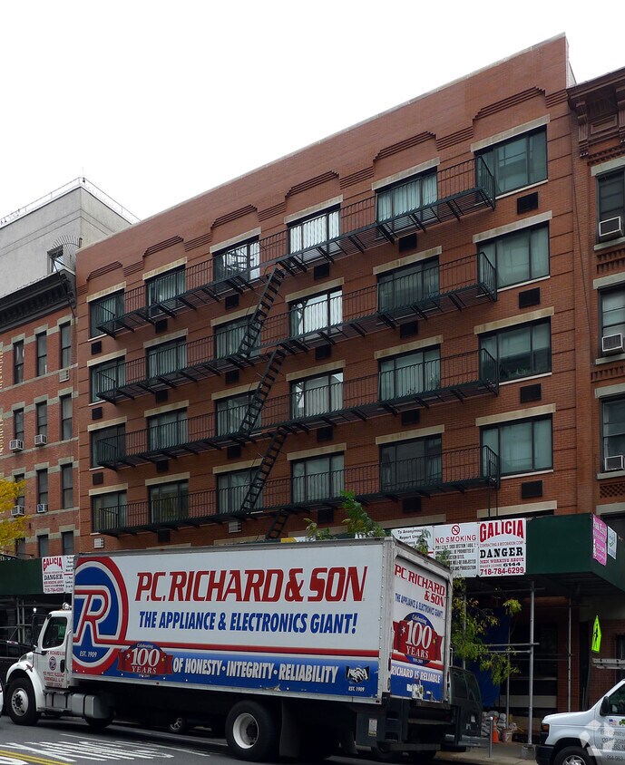 Primary Photo - 1661 York Ave