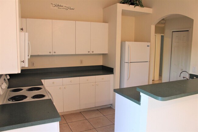 Building Photo - 3 Bedroom, 2 Bath Home Near Chickasaw Rd!