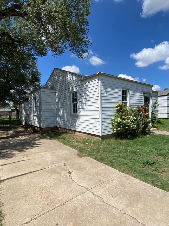 Foto del edificio - 4102 S Hayden St