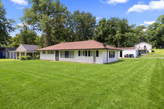 Foto del edificio - 9835 Winkler Dr