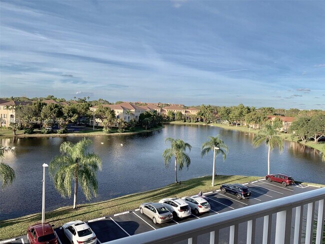 Building Photo - 250 Jacaranda Dr