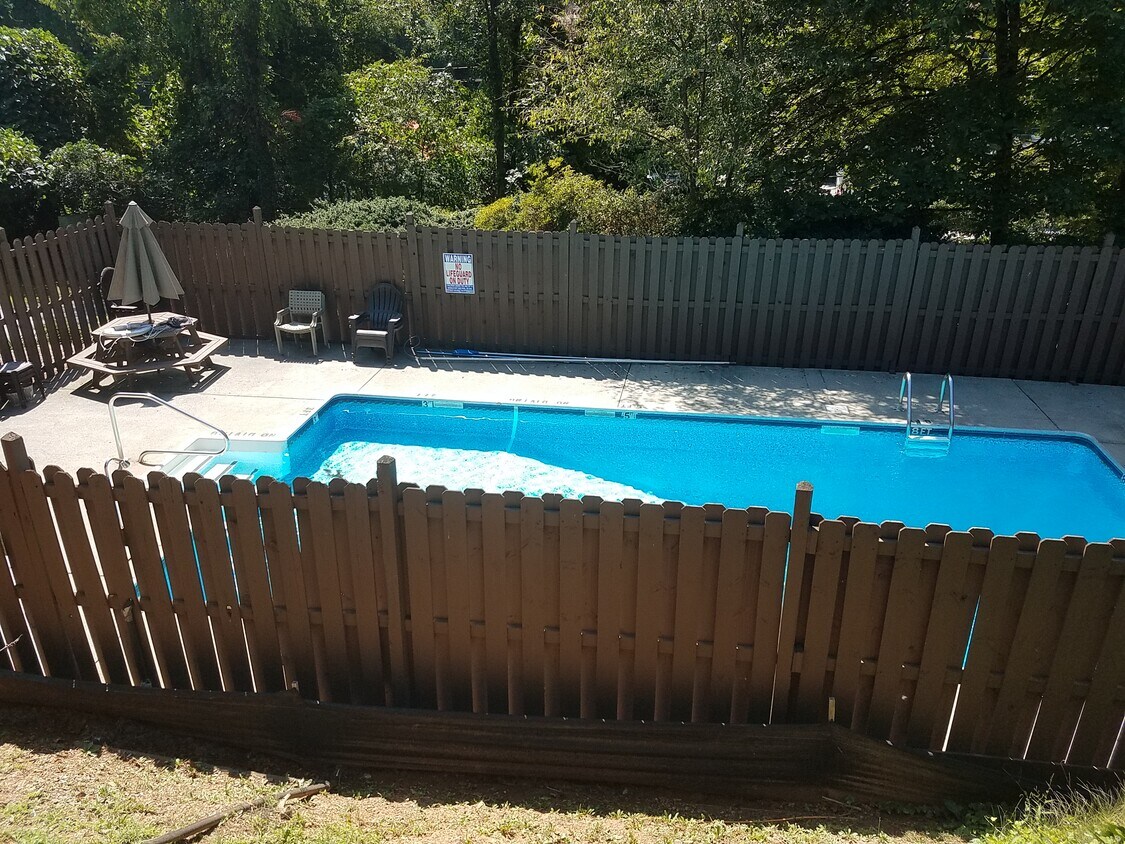Community pool - 403 Parkway Vista Dr