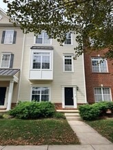 Building Photo - 319 S Parkway Dr