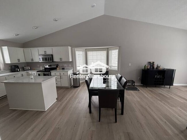 Building Photo - 5 Bedroom 2 Bath Single Family Home in Prior Lake Available Now!