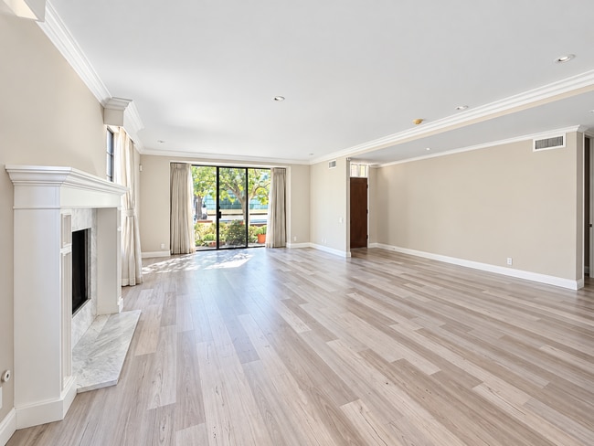 Building Photo - 885 S Orange Grove Blvd