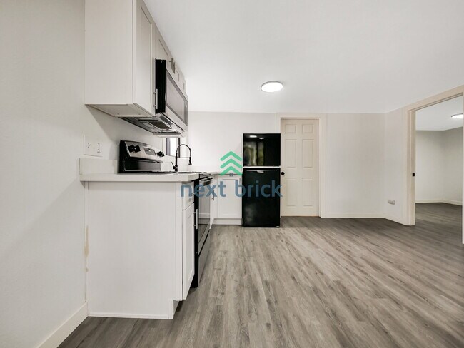 Foto del edificio - 1 BED & 1 BATH DUPLEX AVAILABLE FOR RENT