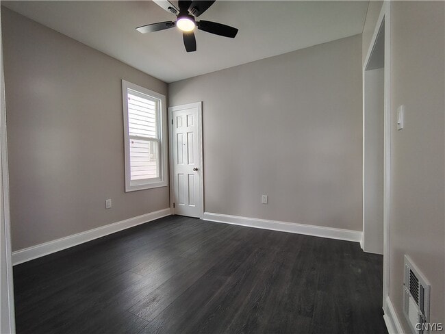 Foto del edificio - 1539 Taylor Ave