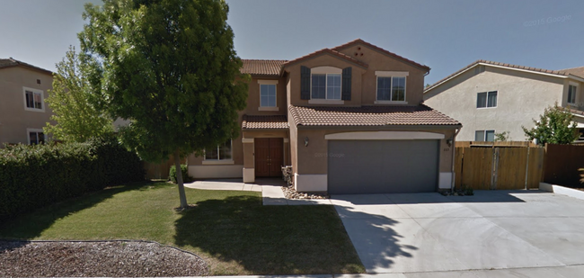 Building Photo - 5 Bedroom 3 Bath Single Family Home In Des...