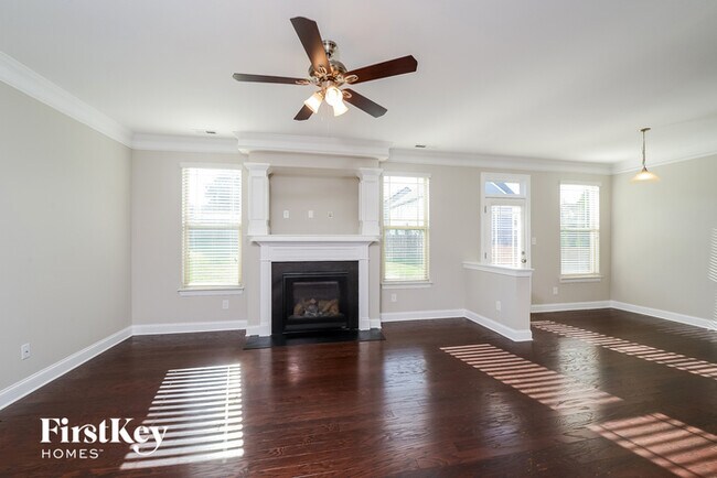 Foto del edificio - 135 Wintergreen Ct