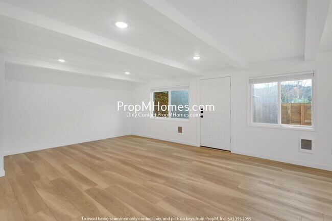 Building Photo - Updated One Bedroom w/ Amazing St Johns Views!