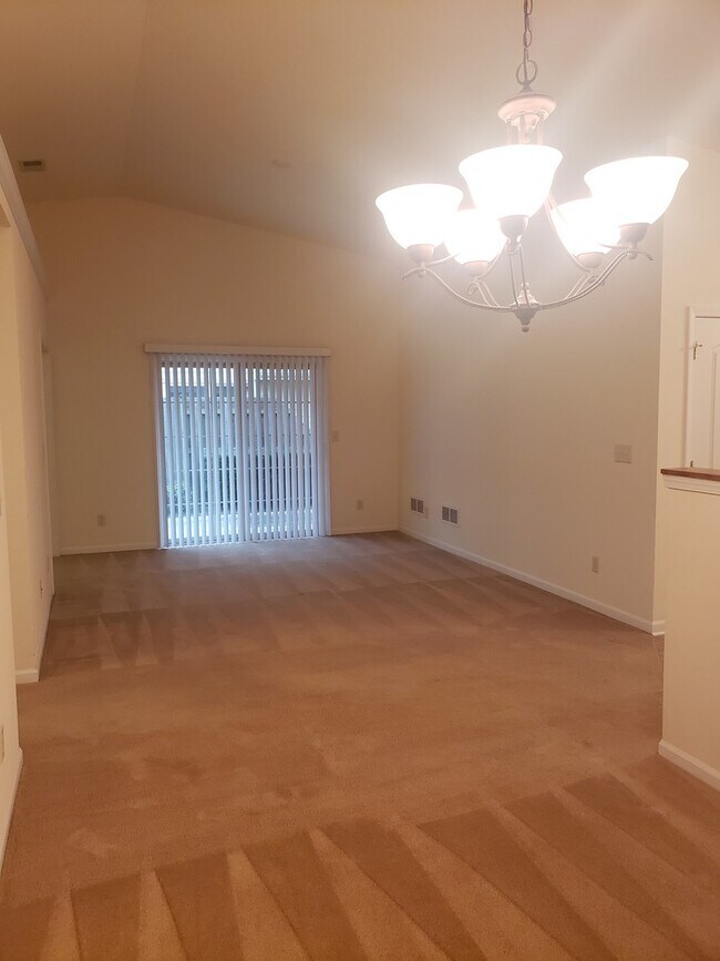 Foto del edificio - Ranch Condo Style Apartment
