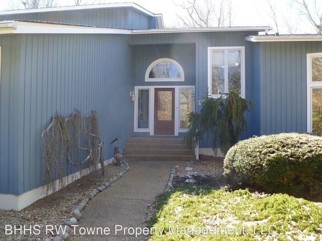 Building Photo - 3 br, 2.5 bath House - 15625 River Bend Trail