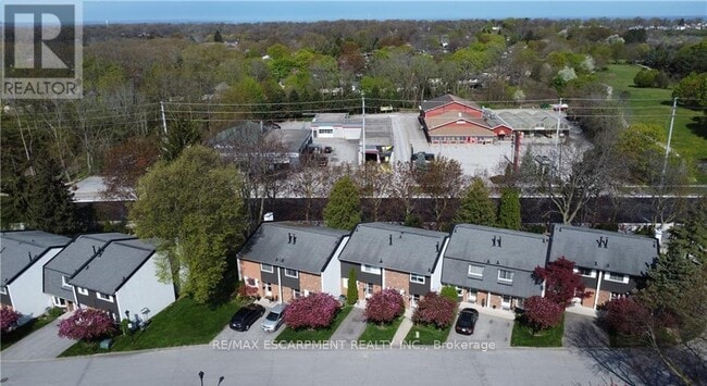 Building Photo - 77 Linwell Rd