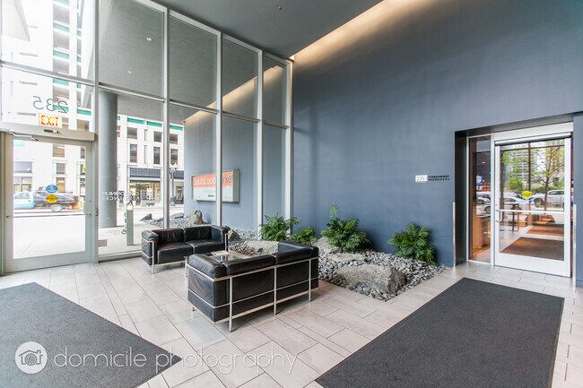Foto del edificio - 235 W Van Buren St