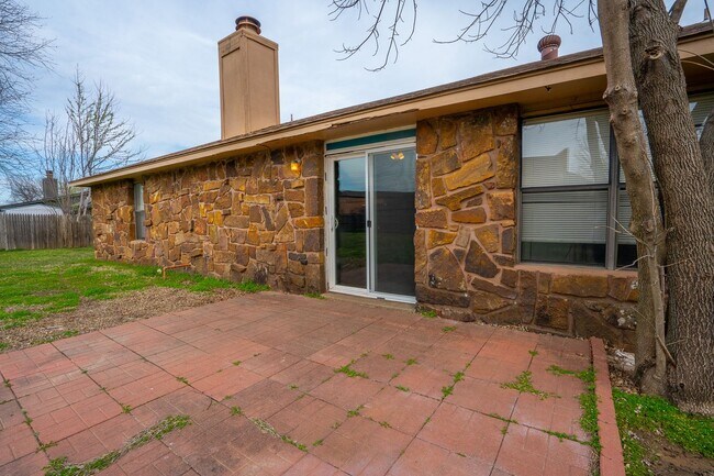 Foto del edificio - 3 Bed / 2 Bath in Broken Arrow!