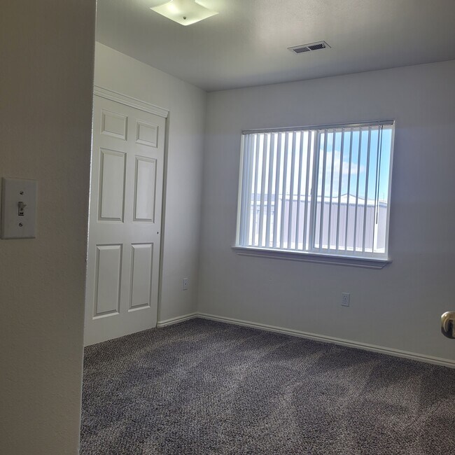 Building Photo - Vista