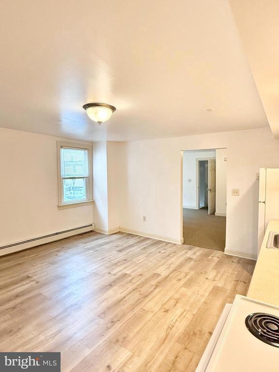 Foto del edificio - 26 N Main St