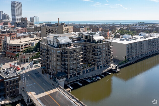 Building Photo - River Renaissance