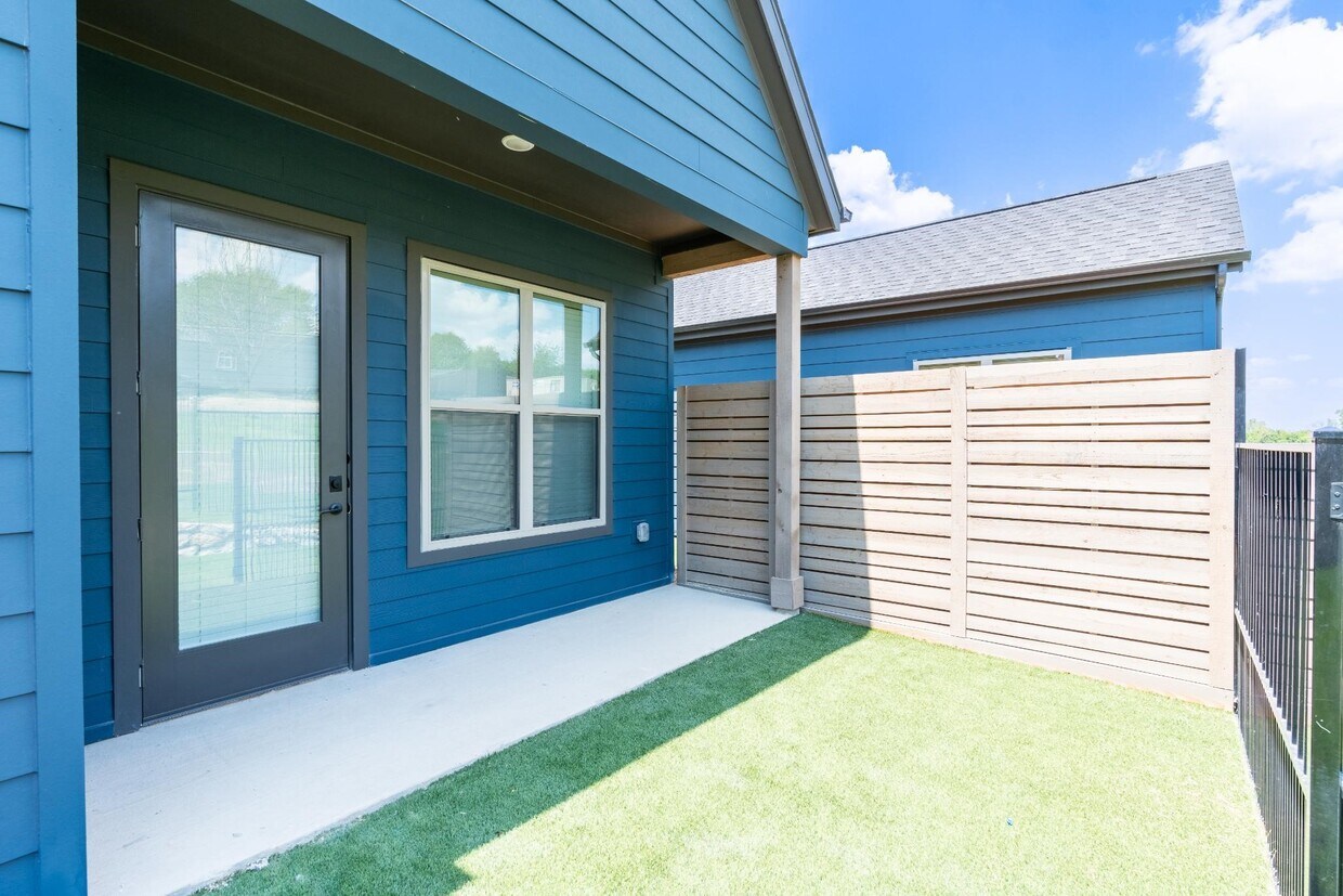 Primary Photo - 1800 Collie Ct