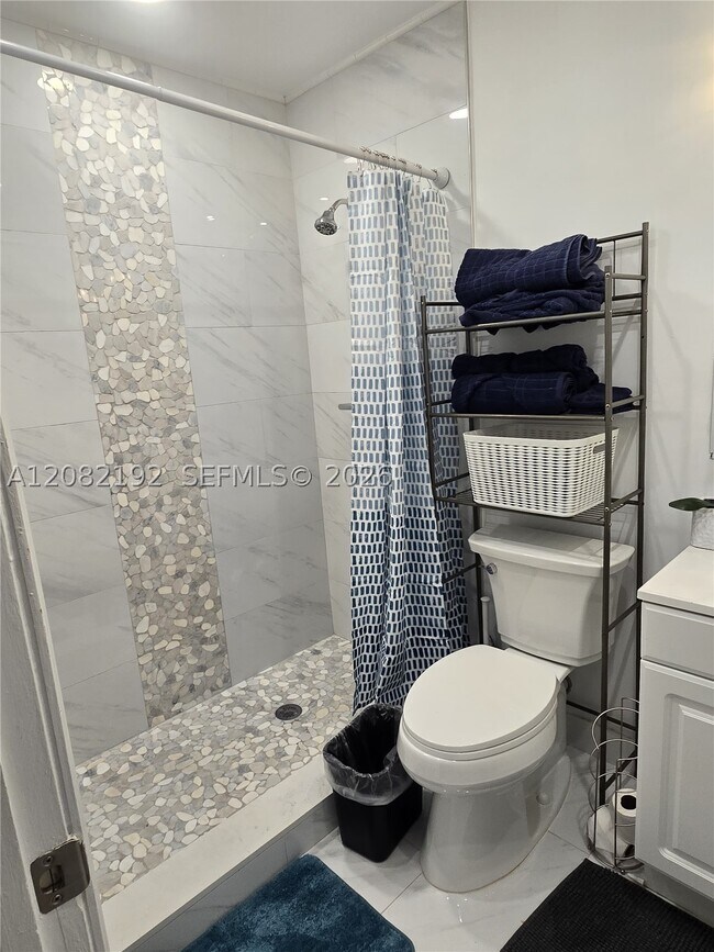 Foto del edificio - 5600 NW 76th Pl