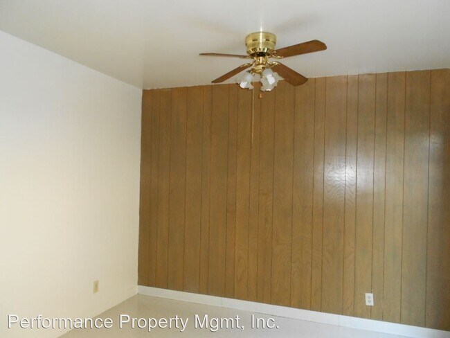 Foto del edificio - 4554 N Sharon Ave