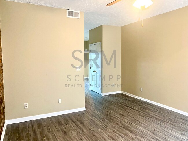 Foto del edificio - 809 E Maple St