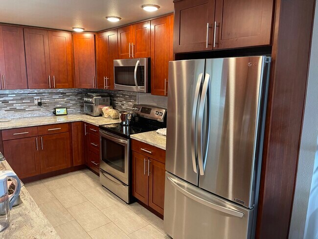 Foto del edificio - 1101 Harbor Ave SW