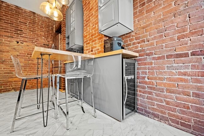 Building Photo - 19 Cortes St