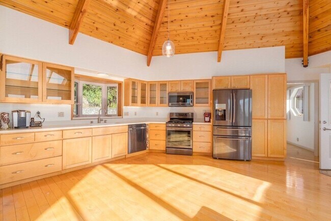 Foto del edificio - Stunning 3-Bedroom, 3-Bath Custom Home in ...