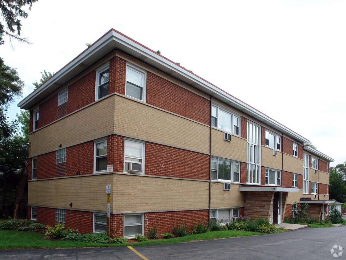 Foto del edificio - 137-145 E Palatine Rd