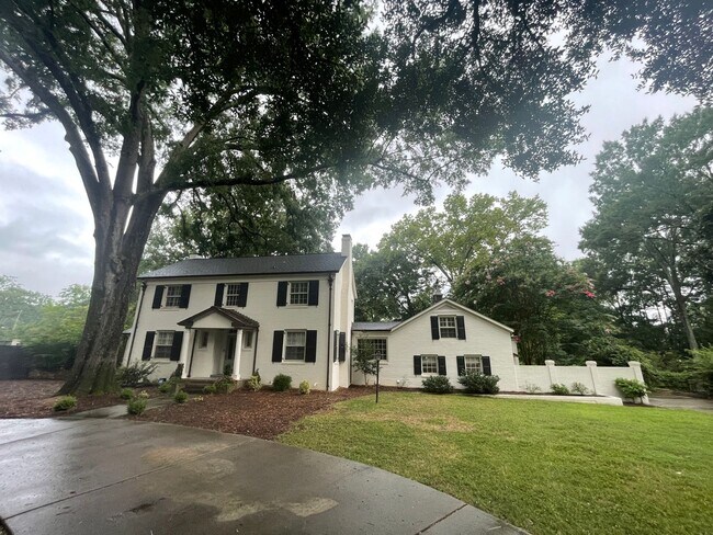 Foto del edificio - 2610 Providence Rd