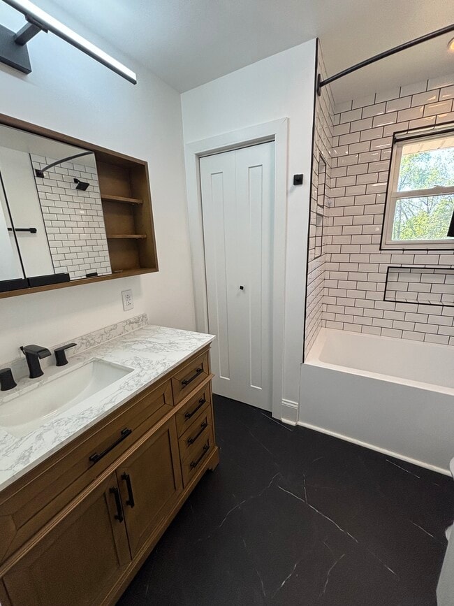 Building Photo - 2525 Bethwood Dr