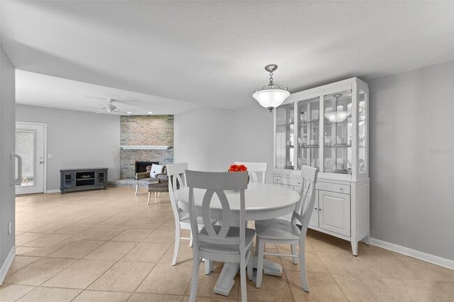 Building Photo - 3010 W Grovewood Ct