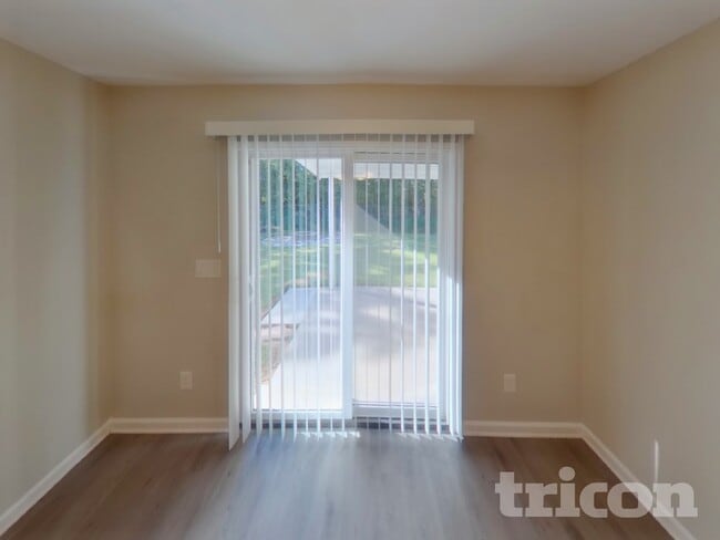 Building Photo - 605 Silverhill Dr