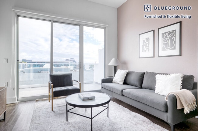 Building Photo - 4210 Del Rey Ave