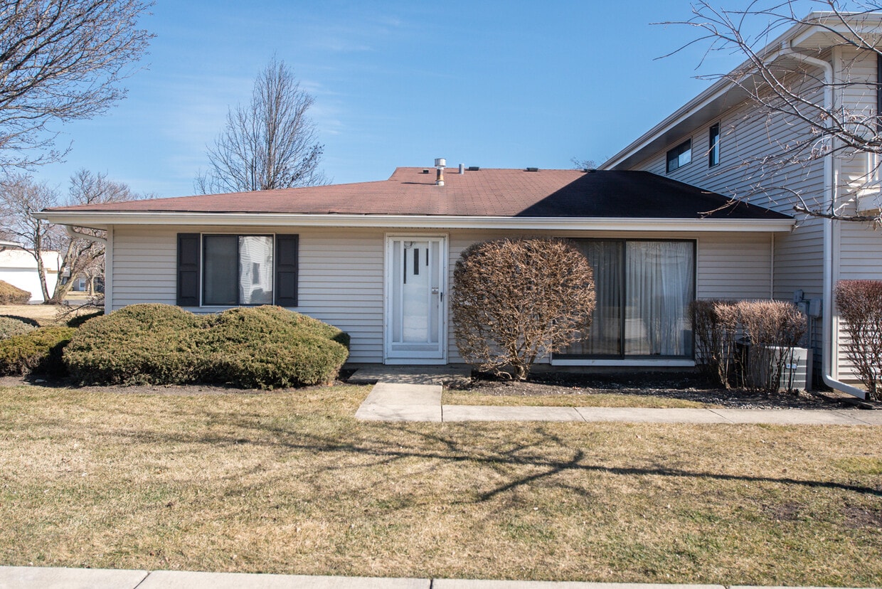 1418 Ellisville Ln, Schaumburg, IL 60193 House Rental in Schaumburg