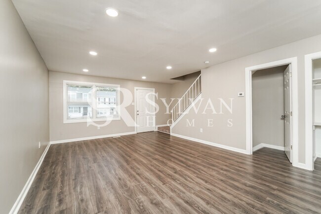 Building Photo - Beautiful 3BR 3BA Townhome