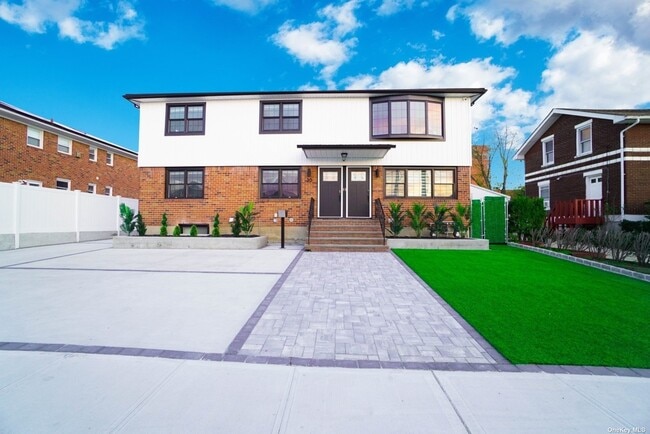 Building Photo - 30 Barrymore Blvd
