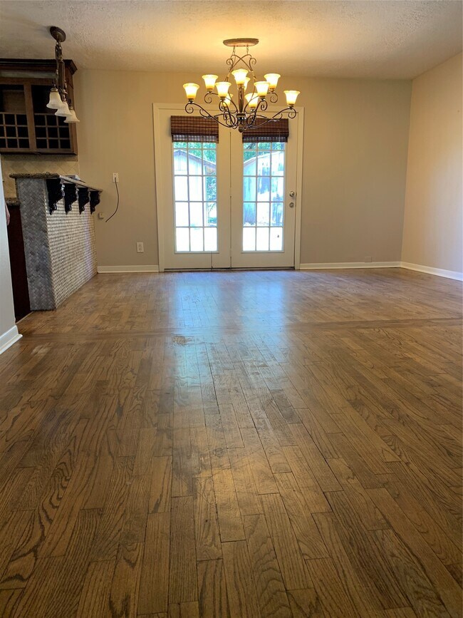 Foto del edificio - 340 Westwood Ln
