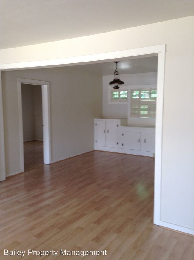 Building Photo - 102 Stanford St