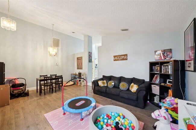 Foto del edificio - 6325 Chapel Pines Blvd