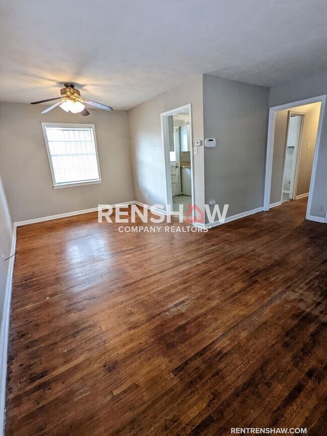 Building Photo - Classic 3/1 Home In The Coro Lake Area Now...