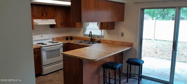 Foto del edificio - 4027 Everett Ave